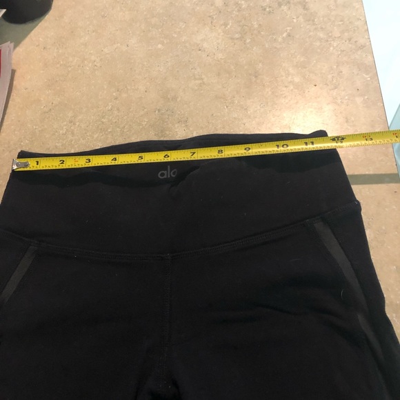 ALO Capri Leggings | Size XS | Black - Picture 7 of 9